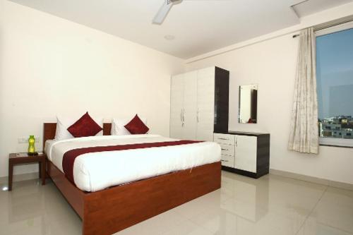 Book Serviced Apartments in Hyderabad | Bed Room side view